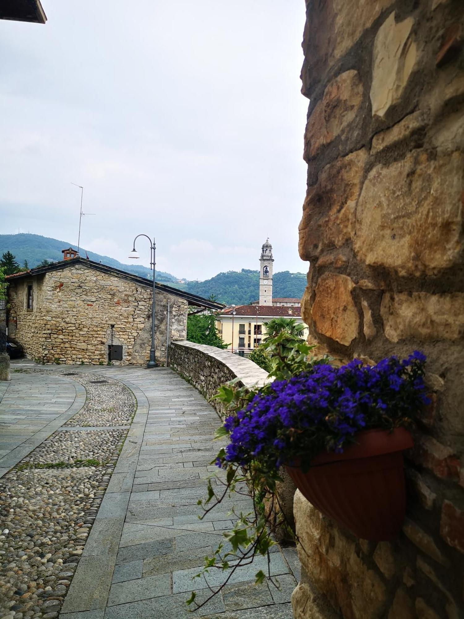 Il Piazzolo, Un Angolo Di Storia Carobbio degli Angeli Exterior foto