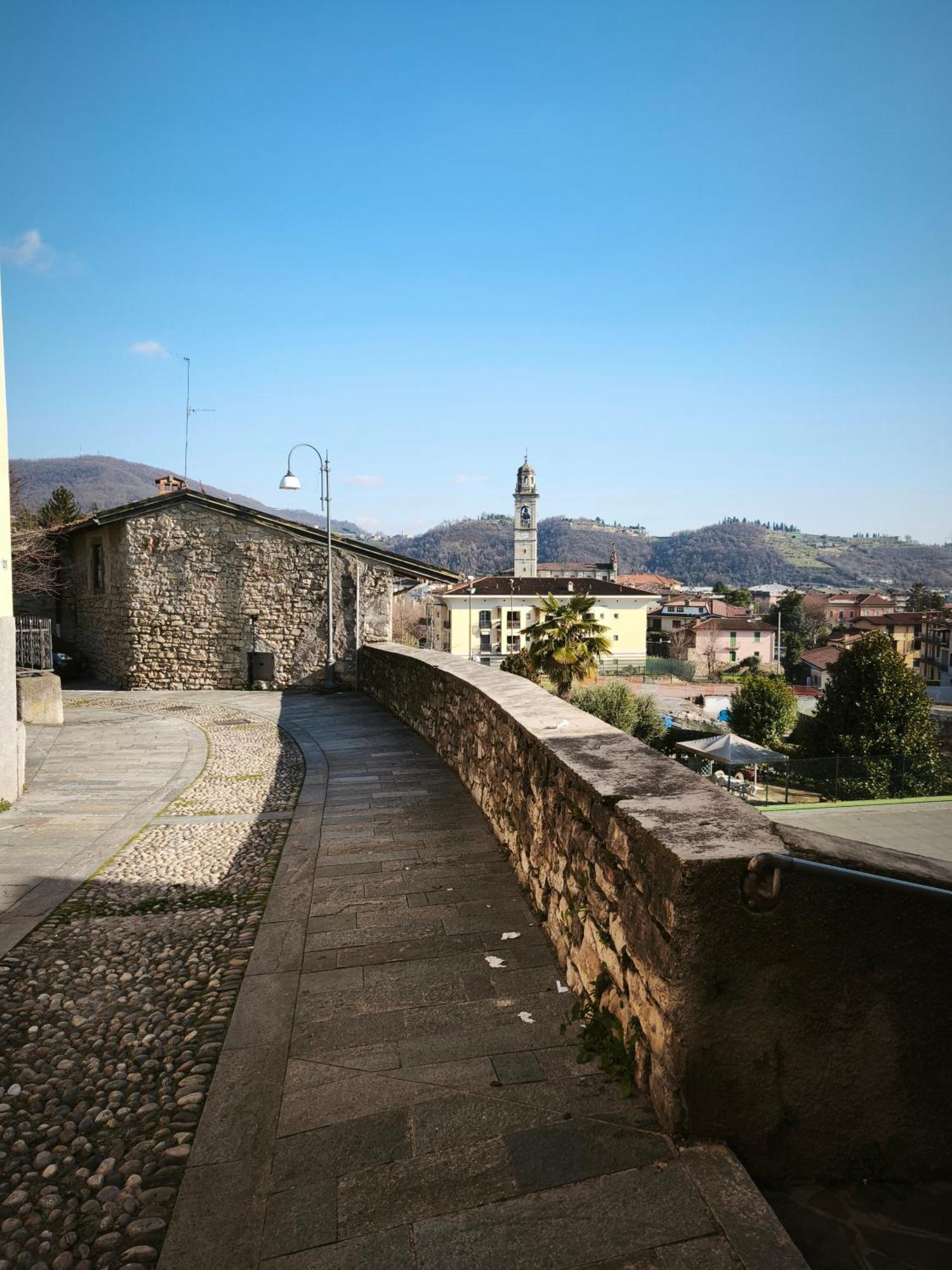 Il Piazzolo, Un Angolo Di Storia Carobbio degli Angeli Exterior foto